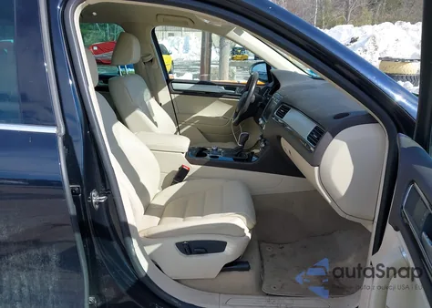 2017 Volkswagen Touareg V6 Sport from USA, damaged, VIN WVGEF7BP0HD004007